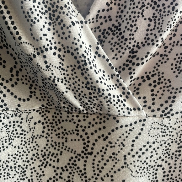 MOTHERHOOD maternity top V neck cap sleeve floral dotted print blk wht SMALL - Picture 6 of 9